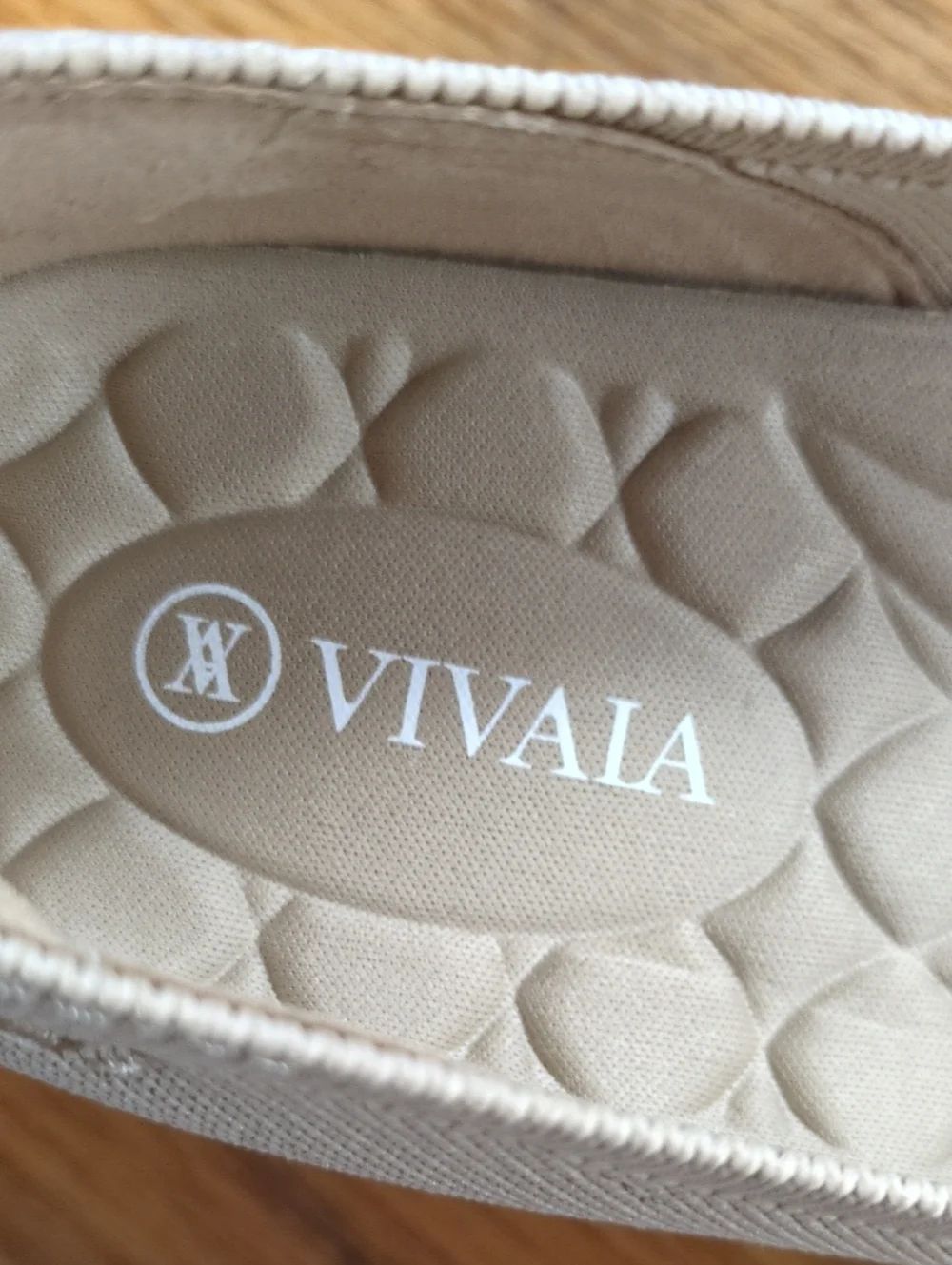 Vivaia Wedge Pro Pointed Toe Tan Size 40.5